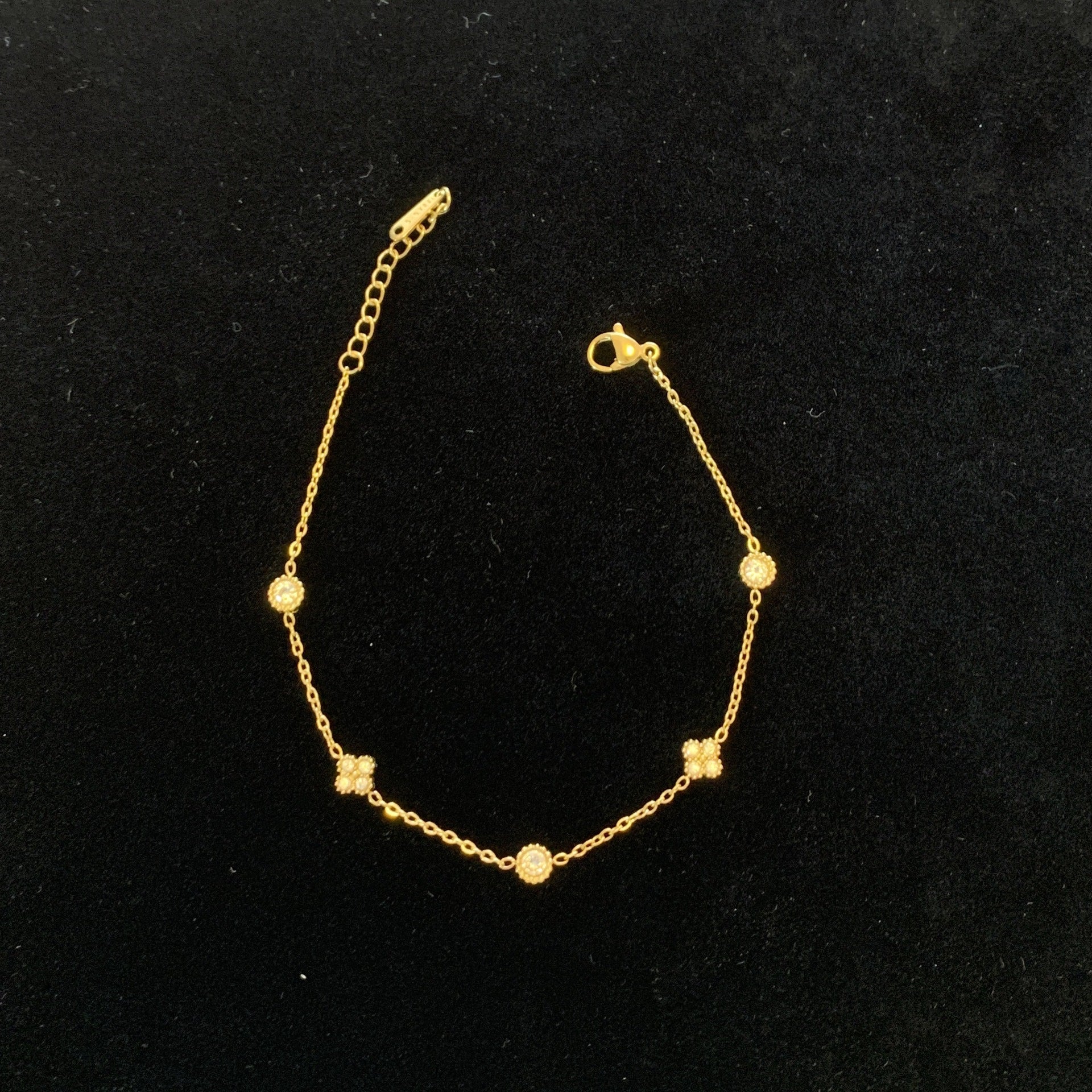 Wholesale 18K Gold Plated Titanium Steel Flower Zircon Bracelet Trendy Women S Jewelry Accessory Everyday Gift