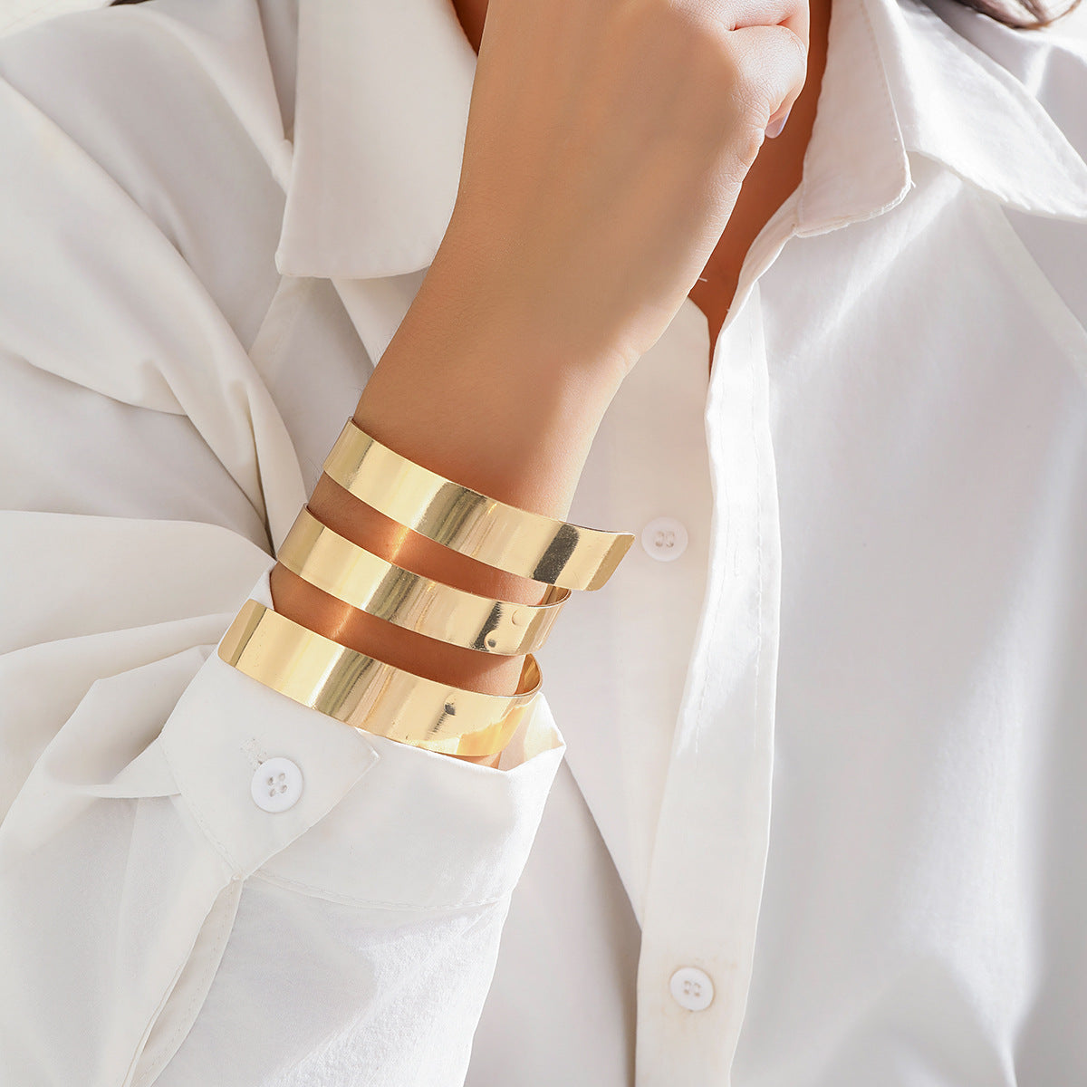 Wholesale Simple Design Retro Hollow Opening Metal Glossy Bracelet