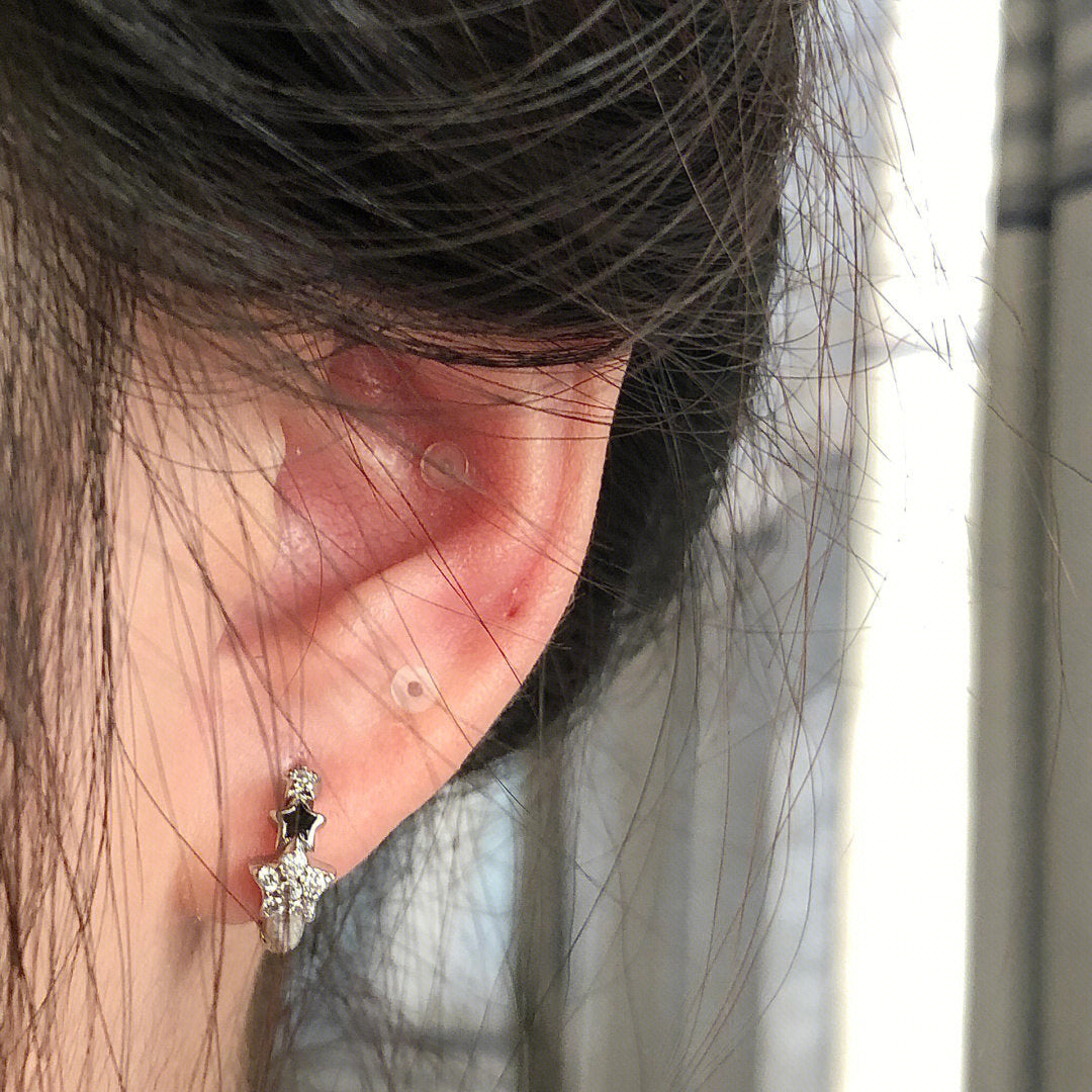 Wholesale Black star earrings with diamonds
