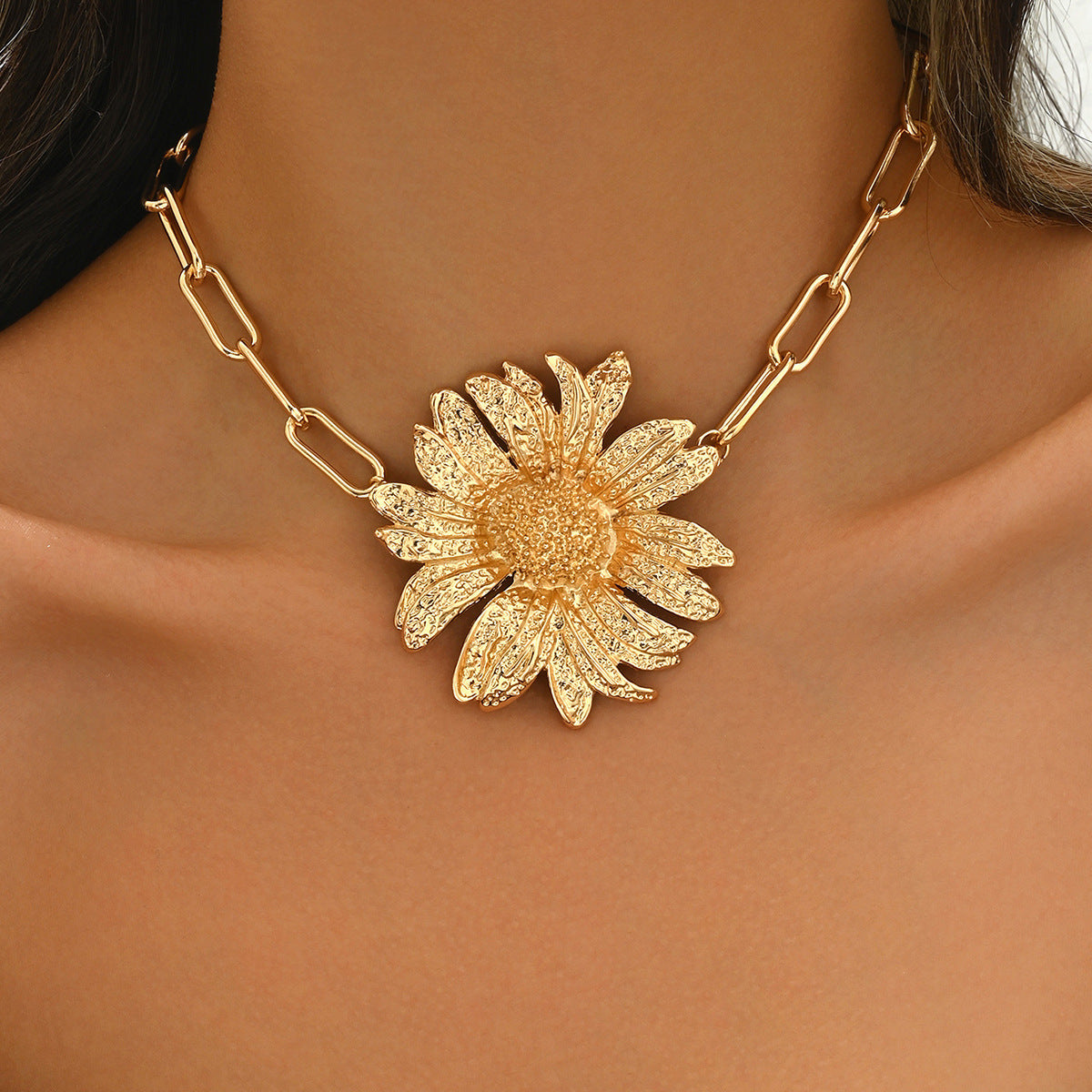 Wholesale exaggerated 3D flower stamen pendant necklace