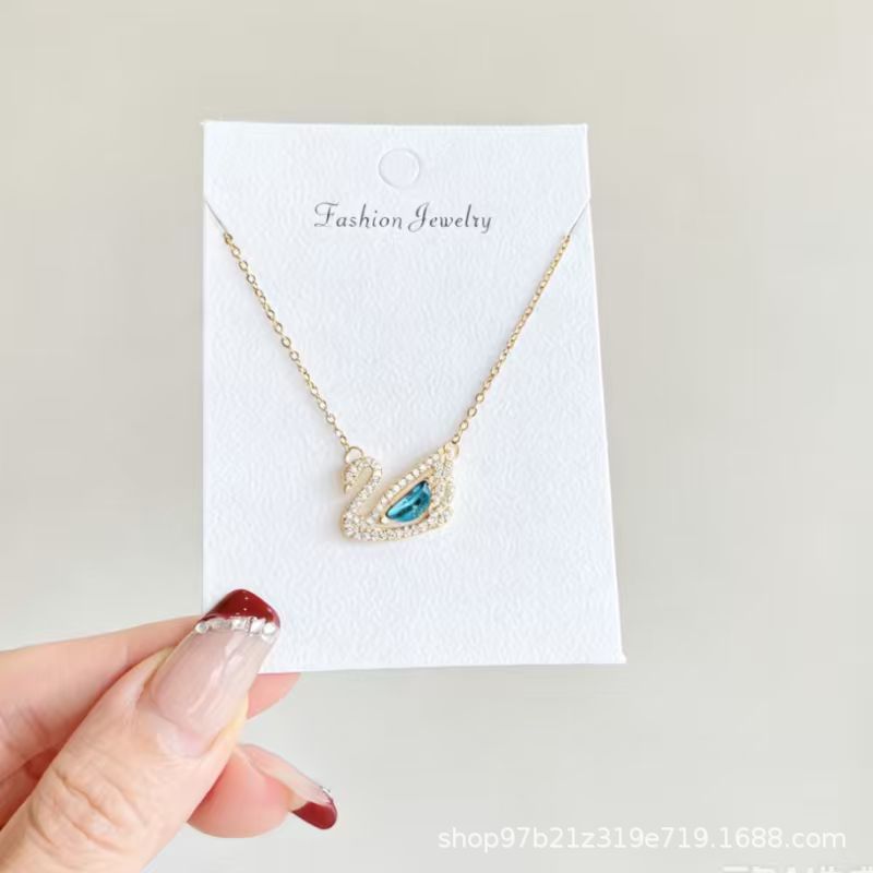Wholesale Sweet Four-Leaf Flower Clavicle Chain - Titanium Steel,  Non-Fading,  Gemstone Accents - Boutique Resale Jewelry