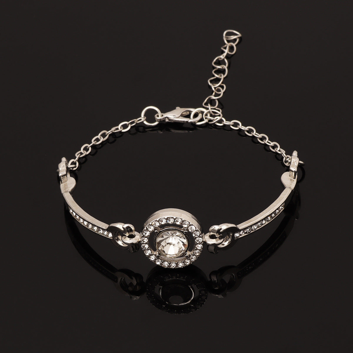 Wholesale Trendy Four-Leaf Clover Crystal Women' s Bracelet Gold Alloy Electroplated Jewelry Accessory ACCVIP