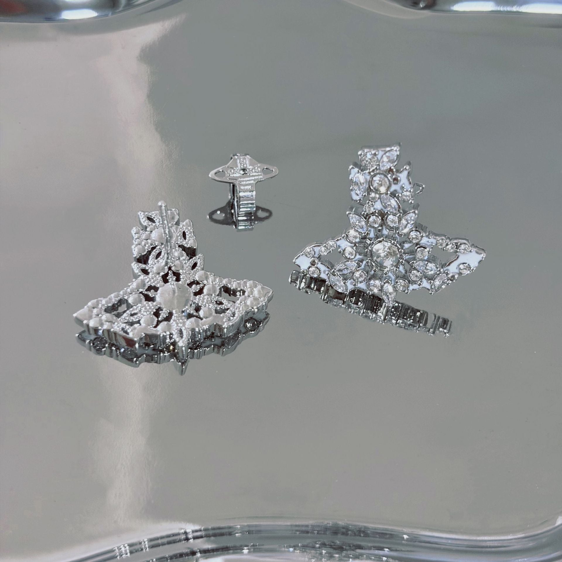 Wholesale Trendy Snowflake Pendant Necklace Enamel Ice Crystal Collarbone Chain Party Jewelry Gift Accessory
