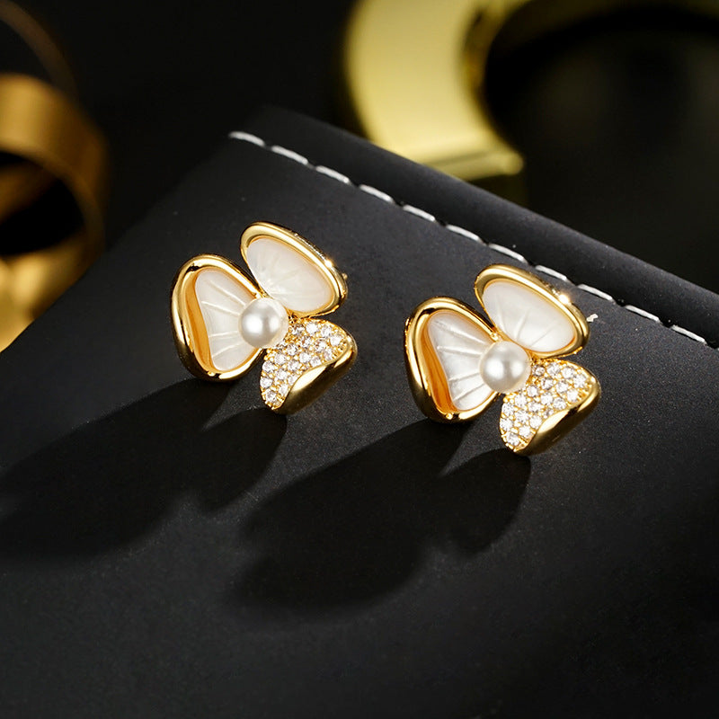 Wholesale S925 Silver Needle Earrings Flower Light Luxury Earrings