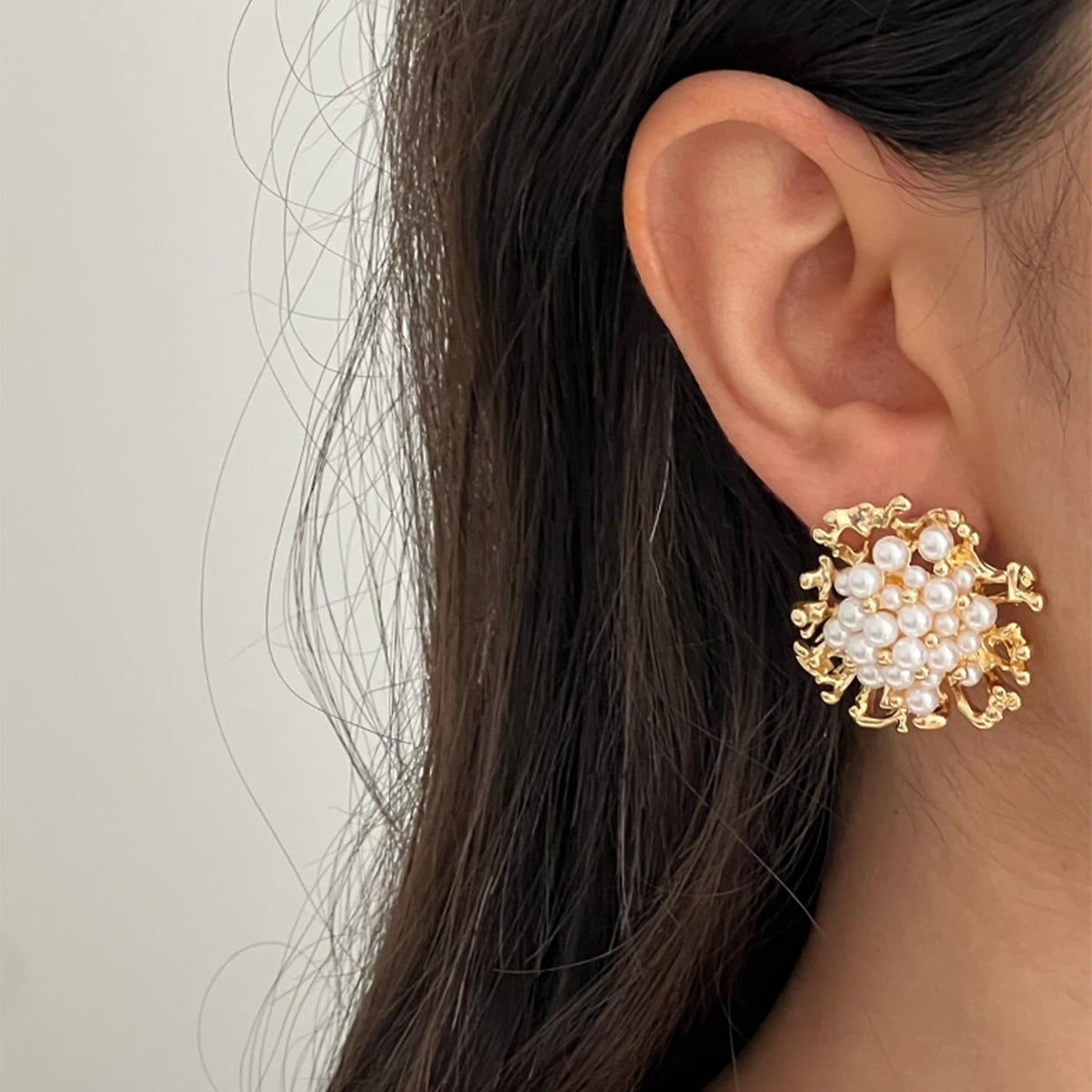 Wholesale Vintage Gold Pearl Flower Earrings