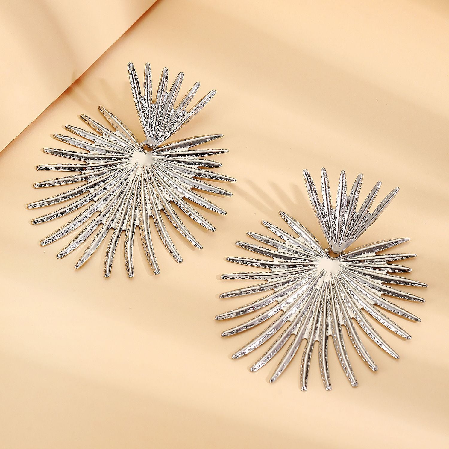 Wholesale European Style Exaggerated Oval Earrings Alloy Electroplated Fashion Accessory for Party or Gift