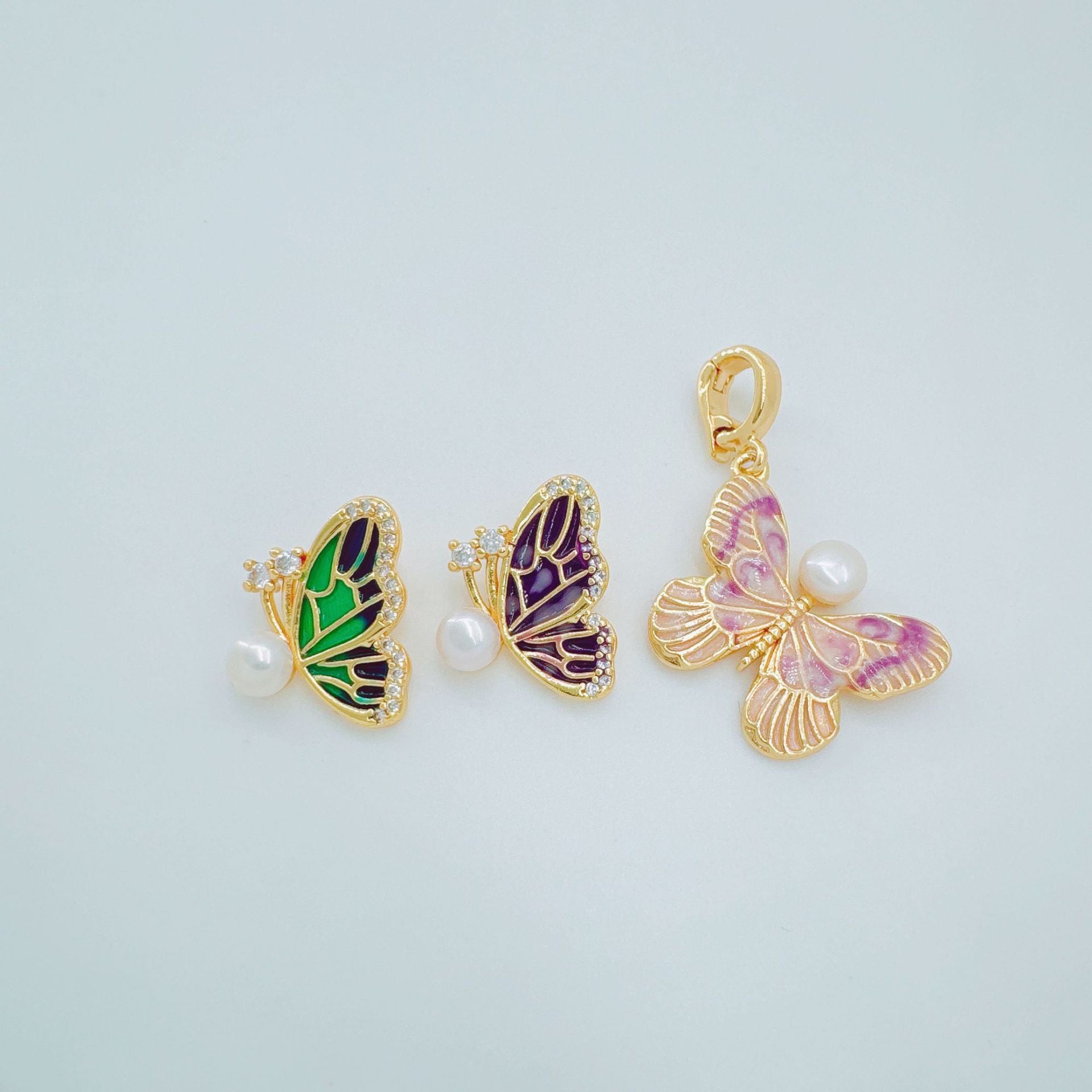 Wholesale Gold Plated Copper Butterfly Pendant Necklace,  Stylish Fashion Accessory for Women,  Gift