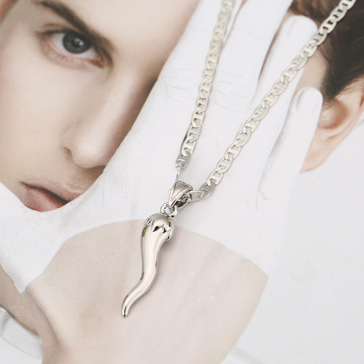 Wholesale  Little Pepper Necklace Pendant  Light Luxury Necklaces