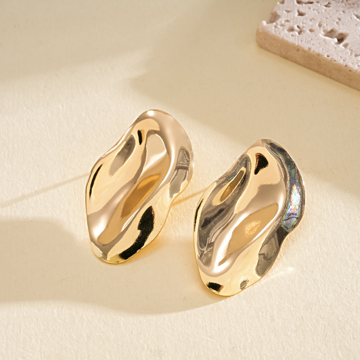 Wholesale Silver Tone Metal Oval Pleated Earrings Trendy Jewelry Accessory for Party Wear
