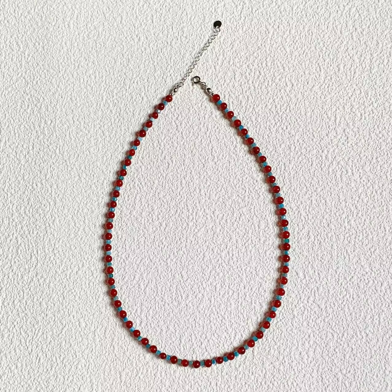 Wholesale Women's red and blue beaded necklace