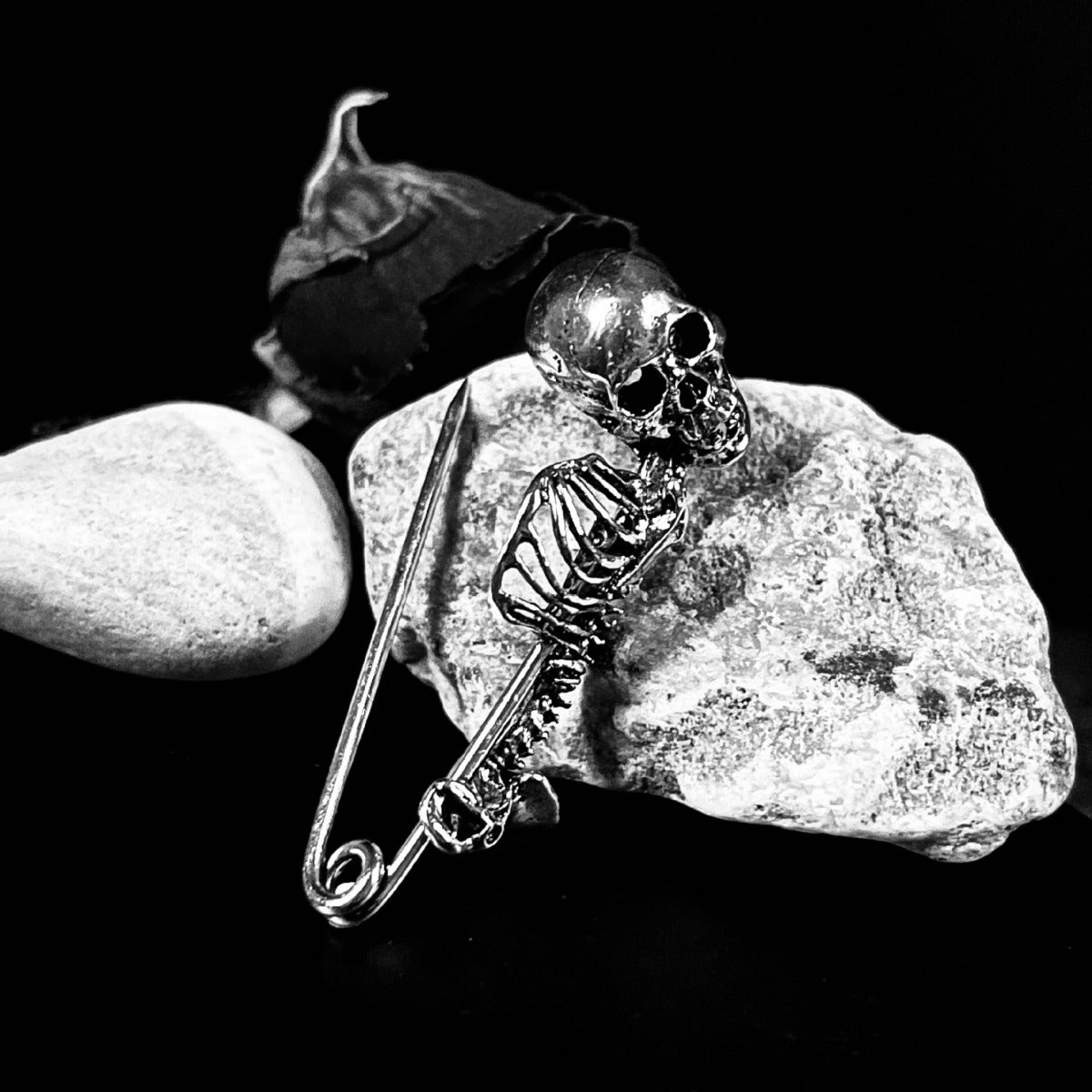 Wholesale  punk style Halloween vintage skull pin dark Goth brooch