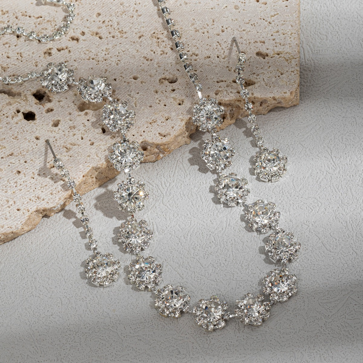 Wholesale Exquisite Claw Chain Necklace Set Water Drop Earrings Necklace