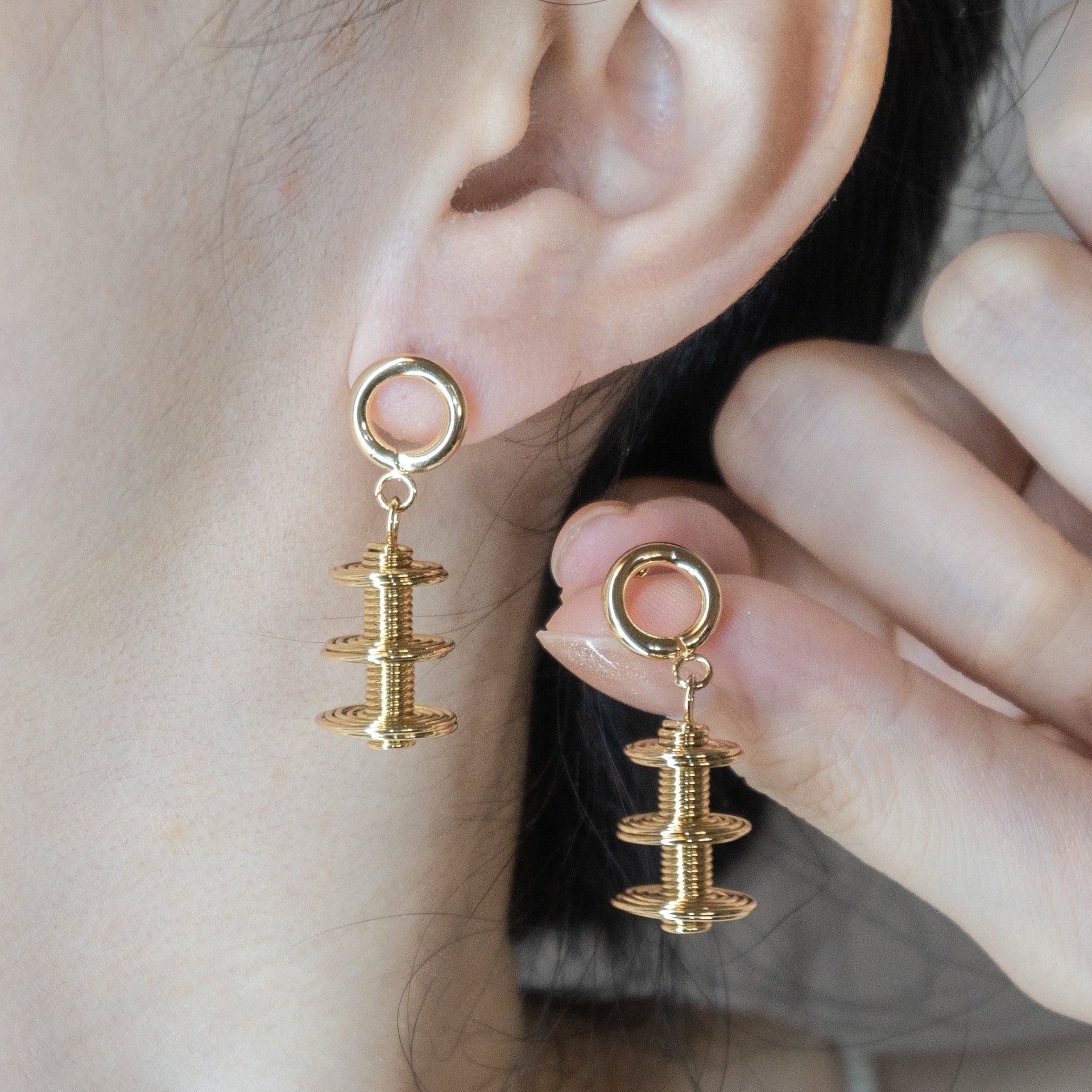 Wholesale Gold Plated Stainless Steel Three Layer Coil Geometric Lantern Earrings French Retro Women S Stud Earrings Party Fashion Accessory