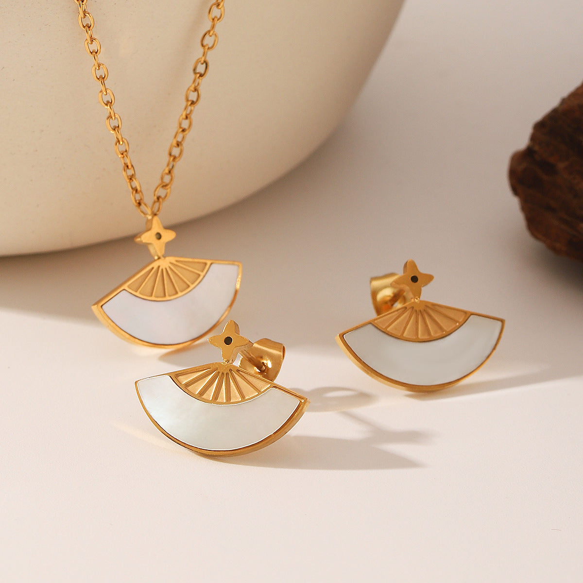 Wholesale  stainless steel jewelry women's non-fading inlaid shell fan pendant necklace earrings combination