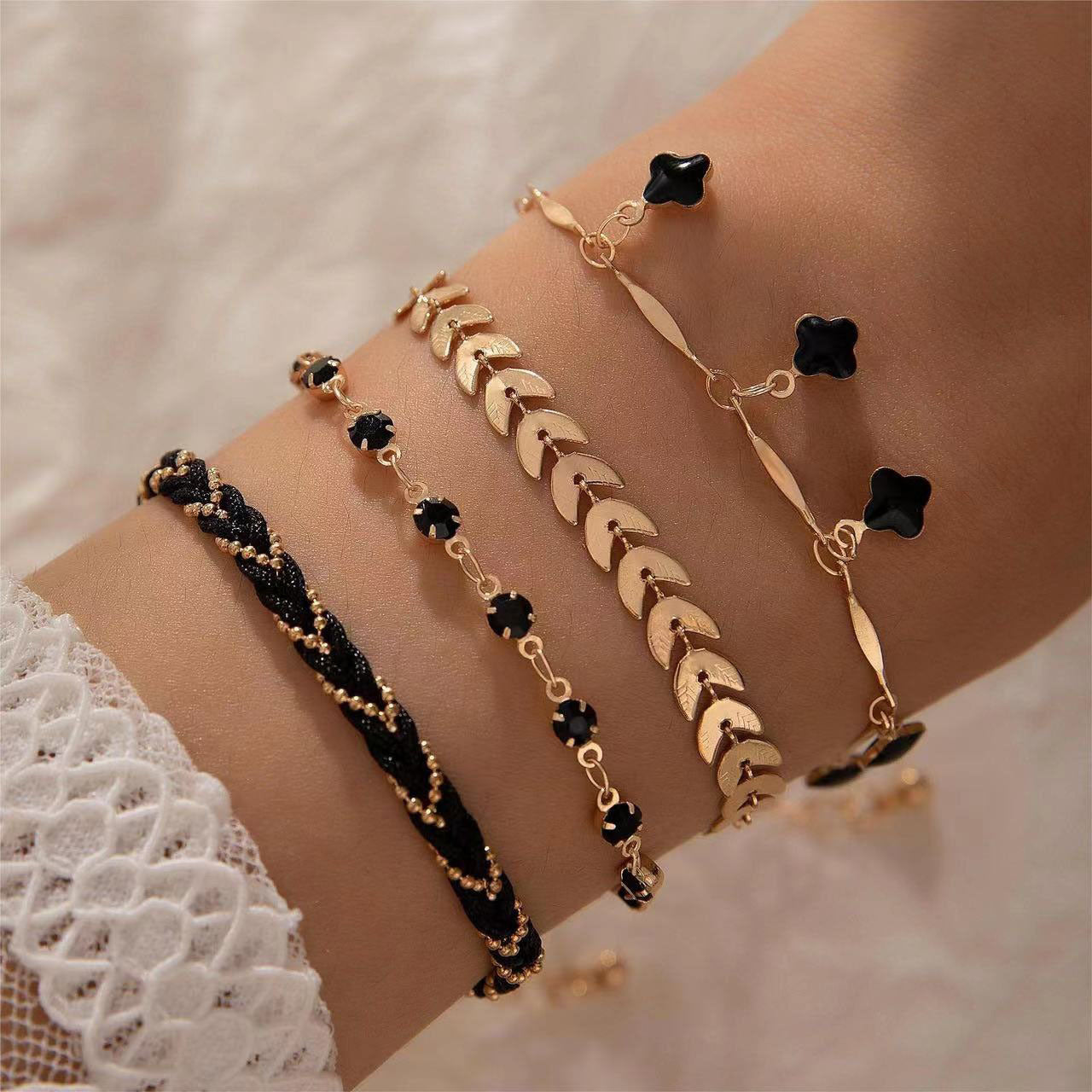 Wholesale Bohemian Black Four Leaf Clover Pendant Bracelet Set Geometric Metal Chain Everyday Fashion Accessory