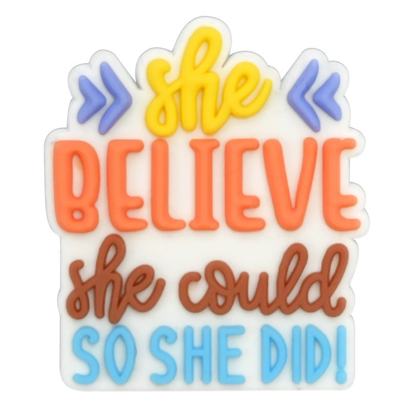 Decorazione casuale all'ingrosso della fibbia della scarpa di gomma morbida del PVC degli zoccoli della serie di frasi inglesi da 100 pezzi