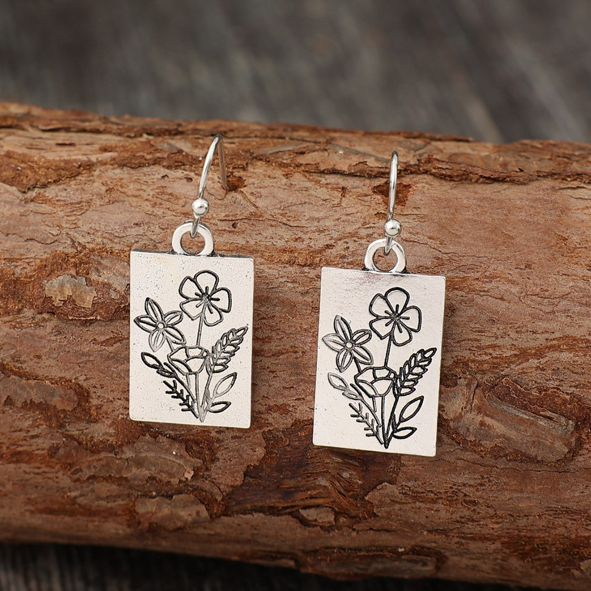 Wholesale Stylish Retro Bohemian Carved Flower Alloy Earrings for Fashion Accessory