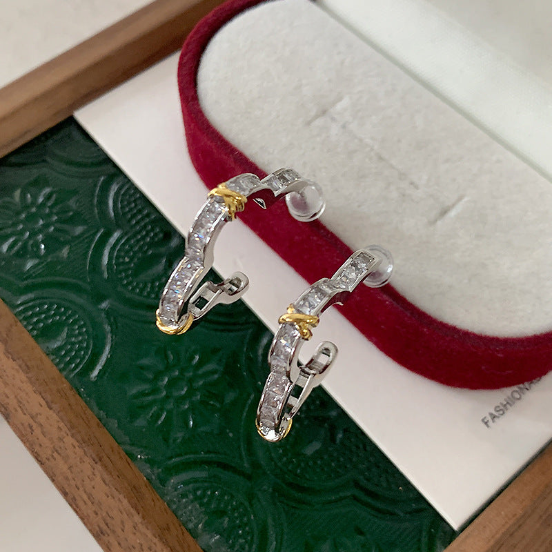 Wholesale  four-leaf clover earrings  light luxury diamond-studded small fragrant wind earrings