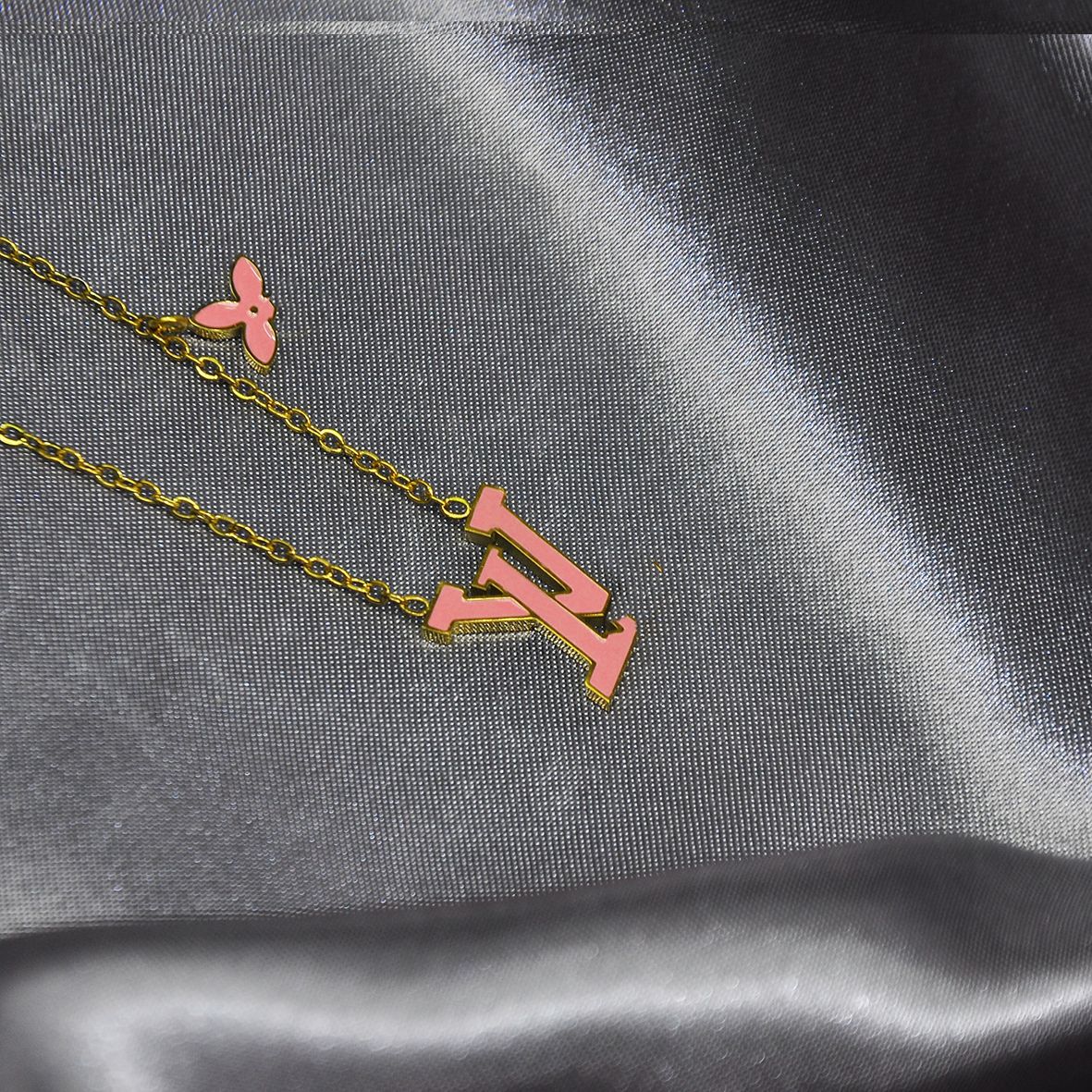 Wholesale Old Money Style Donkey Letter Enamel Pendant Necklace,  18K Gold Plated Jewelry Accessory