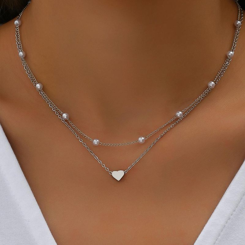 Wholesale Trendy Women S Pearl Heart Pendant Necklace Vintage Layered Choker Zinc Alloy Electroplated Jewelry Accessory For Boutique Resale