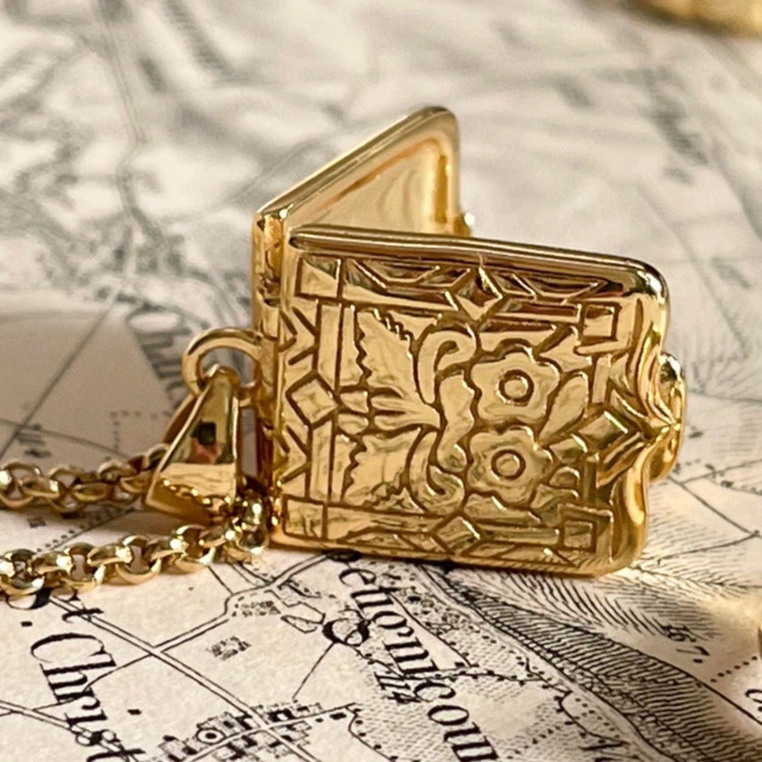 Wholesale Love flower photo album pendant square opening necklace