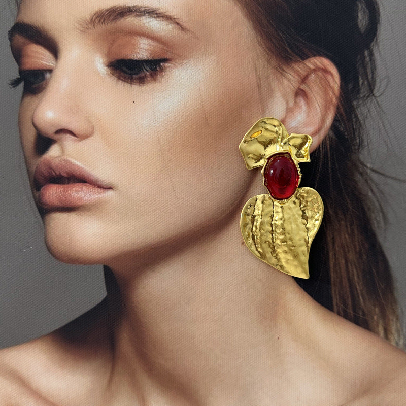 Wholesale Retro Bump Texture Peach Heart Leaf Gem Earrings