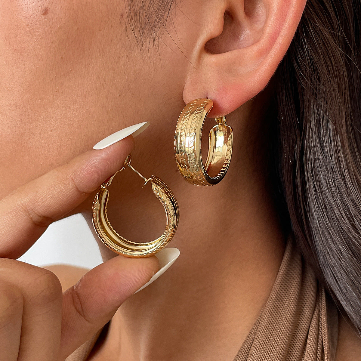 Wholesale Geometric Metal Earrings For Women Silver Pin Gold Fold Wrinkle Design Fashion Jewelry Accessory For Party Gift Boutique Resale
