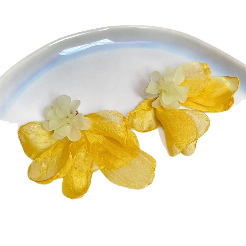 Wholesale Acrylic 3D Hydrangea Flower Earrings Handmade Mesh Petal Studs Fashion Accessory