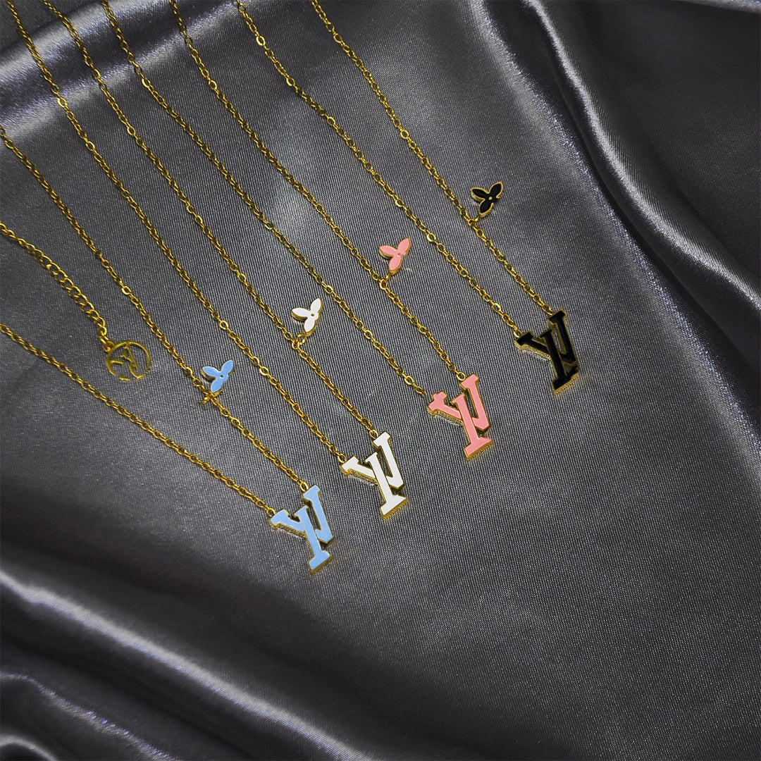 Wholesale Old Money Style Donkey Letter Enamel Pendant Necklace,  18K Gold Plated Jewelry Accessory