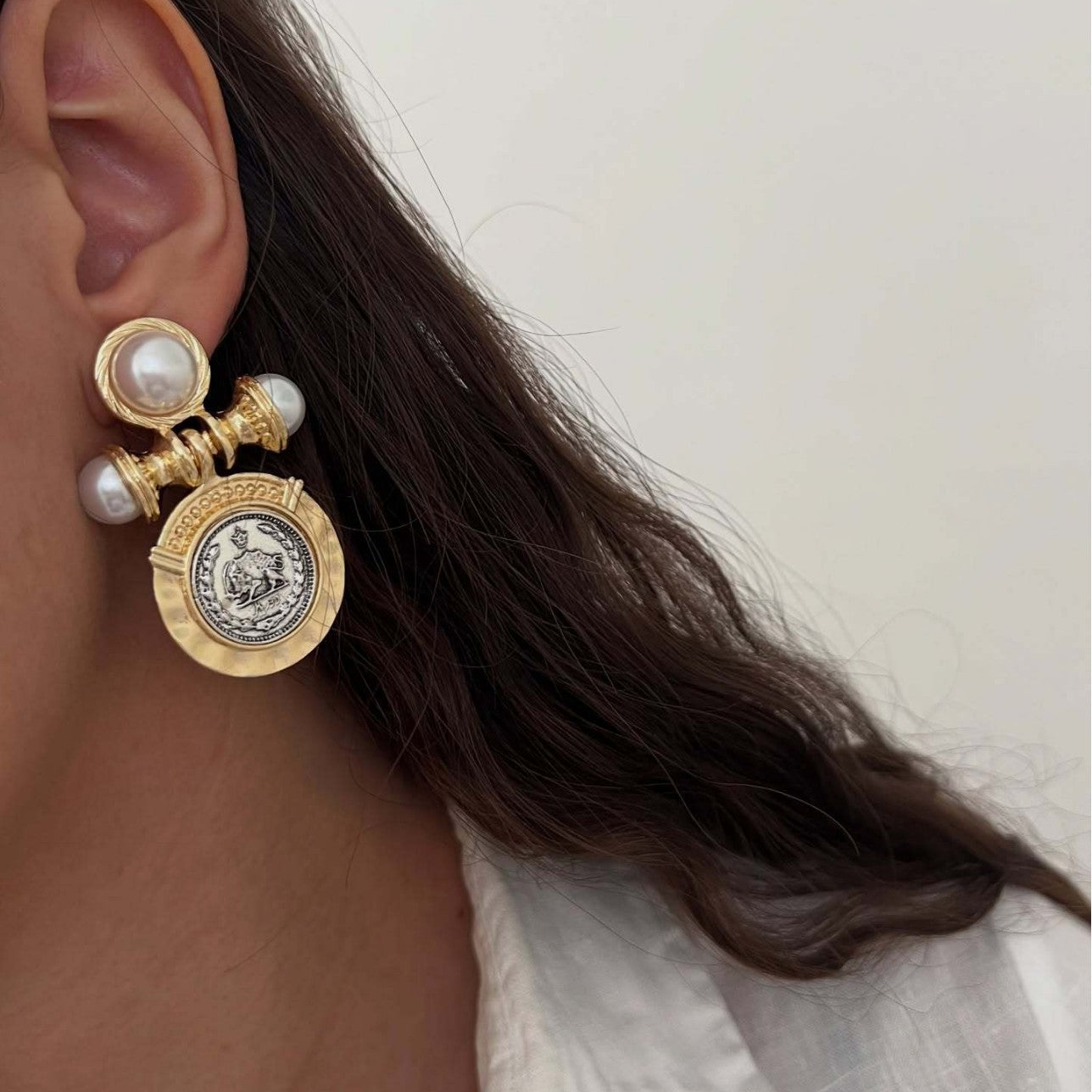 Wholesale Vintage Geometric Faux Pearl Earrings Zinc Alloy Electroplated Fashion Accessory