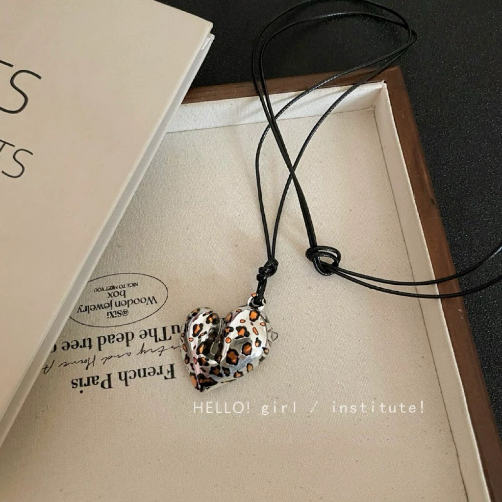 Wholesale  Retro Leopard Love Star Pendant Long Necklace