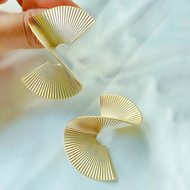 Wholesale European American Style Geometric Spiral Fan Leaf Earrings - Alloy Electroplating Boutique Resale Jewelry Accessory