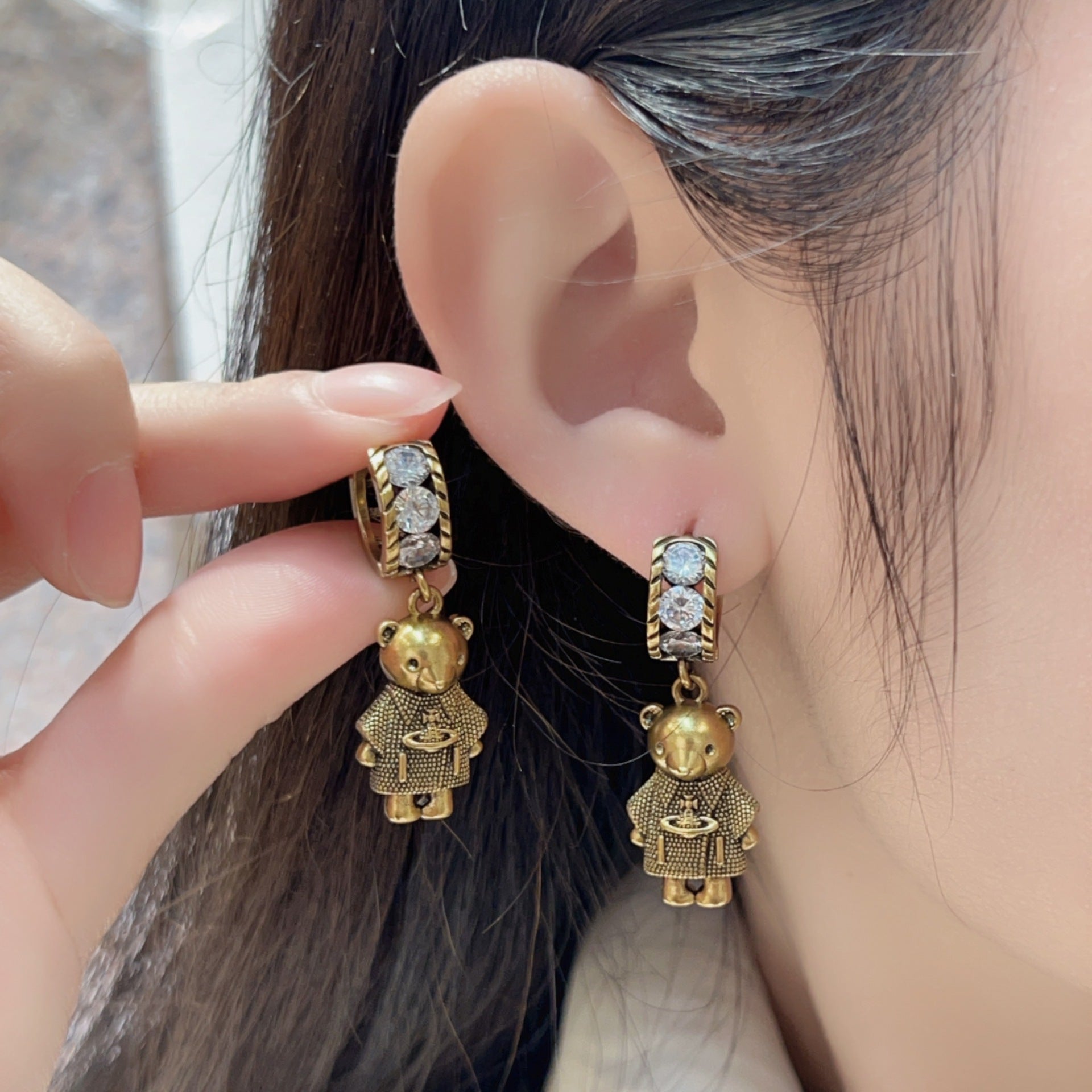 Wholesale Ancient Gold Saturn Bear Ear Buckle Light Luxury Earrings