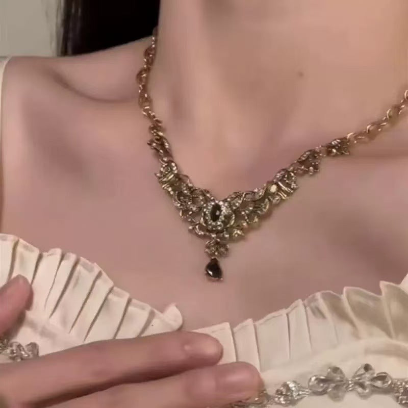 Wholesale Vintage Twin Butterfly Layered Necklace for Women,  Stylish Jewelry Accessory Gift