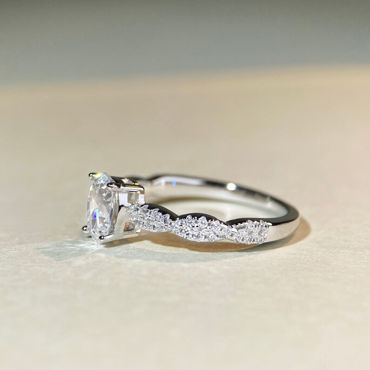 Wholesale Trendy Cross Twist Band Silver Ring For Women 1 Carat D Color Zircon Everyday Wear Jewelry Gift