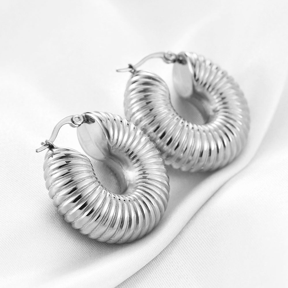 Wholesale all-match titanium steel 18K gold circle electric water pipe shape earrings