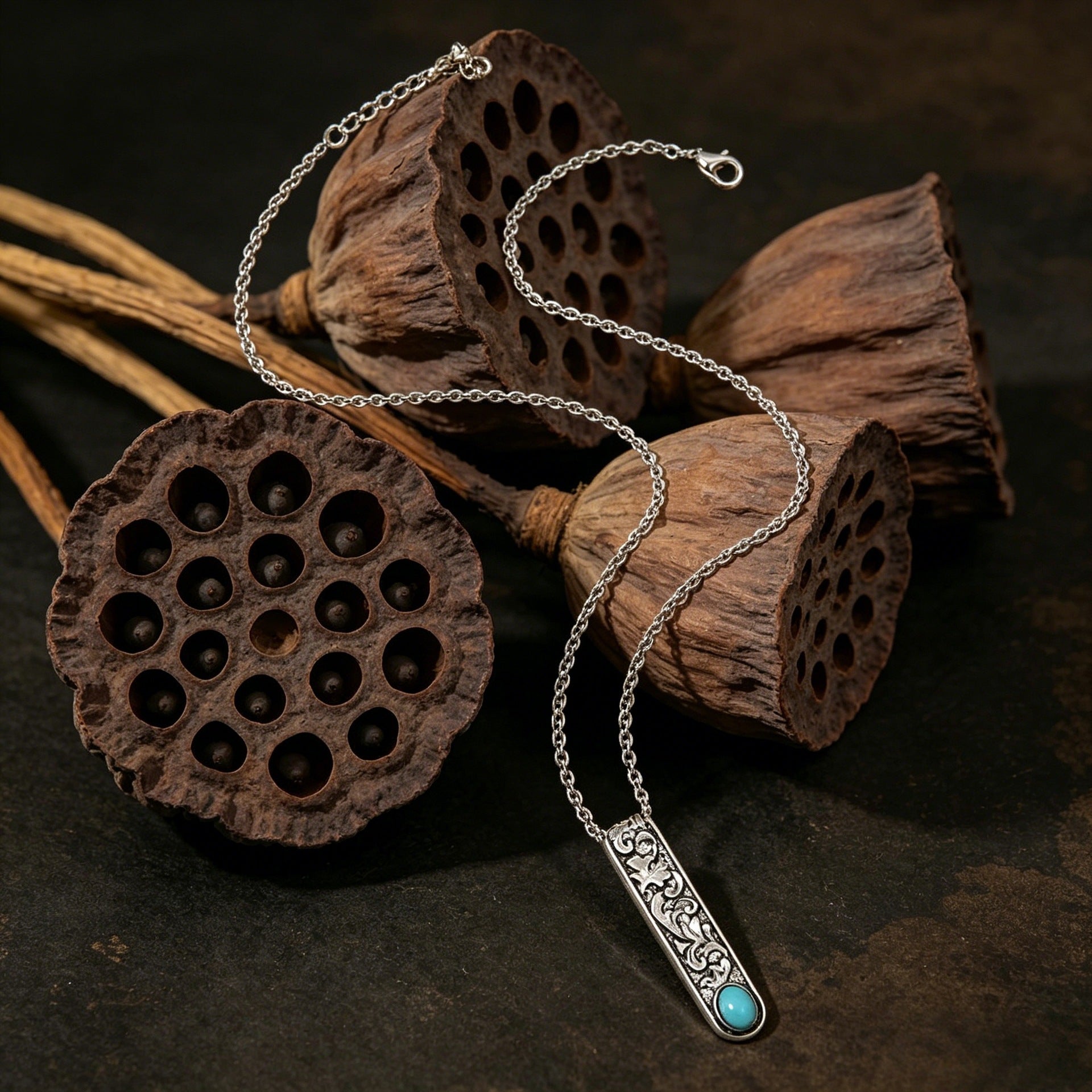 Wholesale Retro Ethnic Turquoise Pendant Necklace Ancient Silver Alloy Unisex Collarbone Chain Jewelry Gift