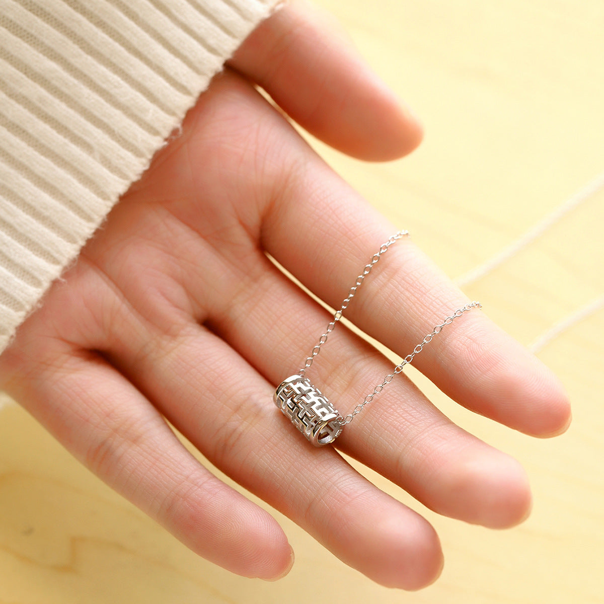 Wholesale S925 Sterling Silver  Hollow Pattern Pendant Necklace