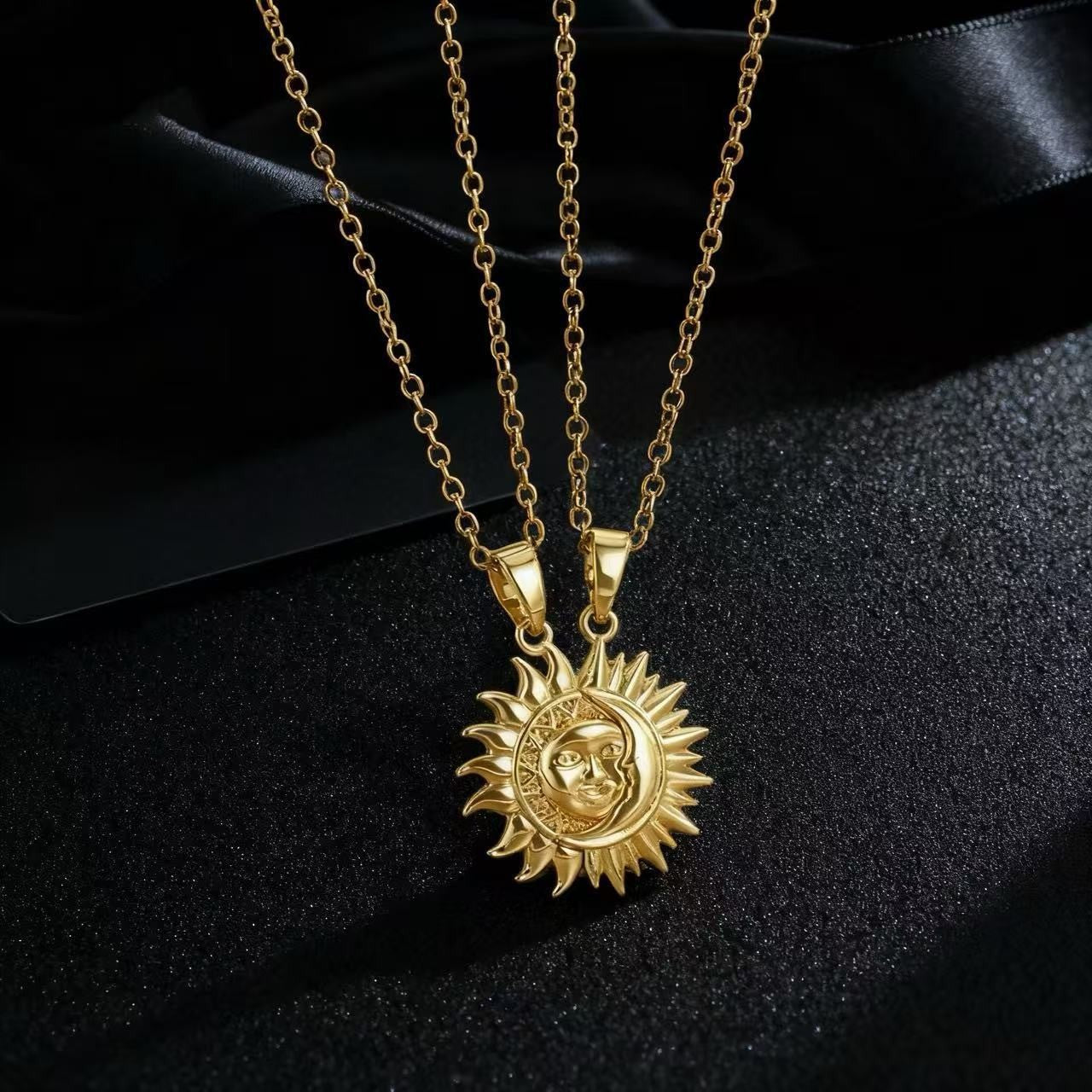 Wholesale Fashion Zircon Sun Geometric Pendant Necklace Trendy Collarbone Chain Jewelry Accessory For Resale
