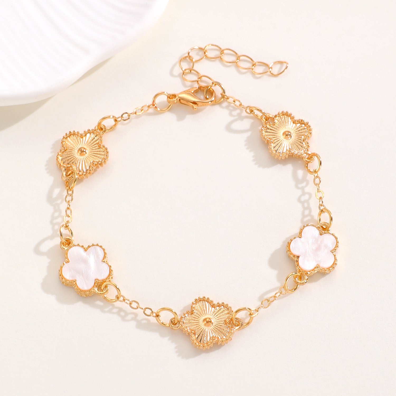 Wholesale Alloy five-leaf clover flower bracelet
