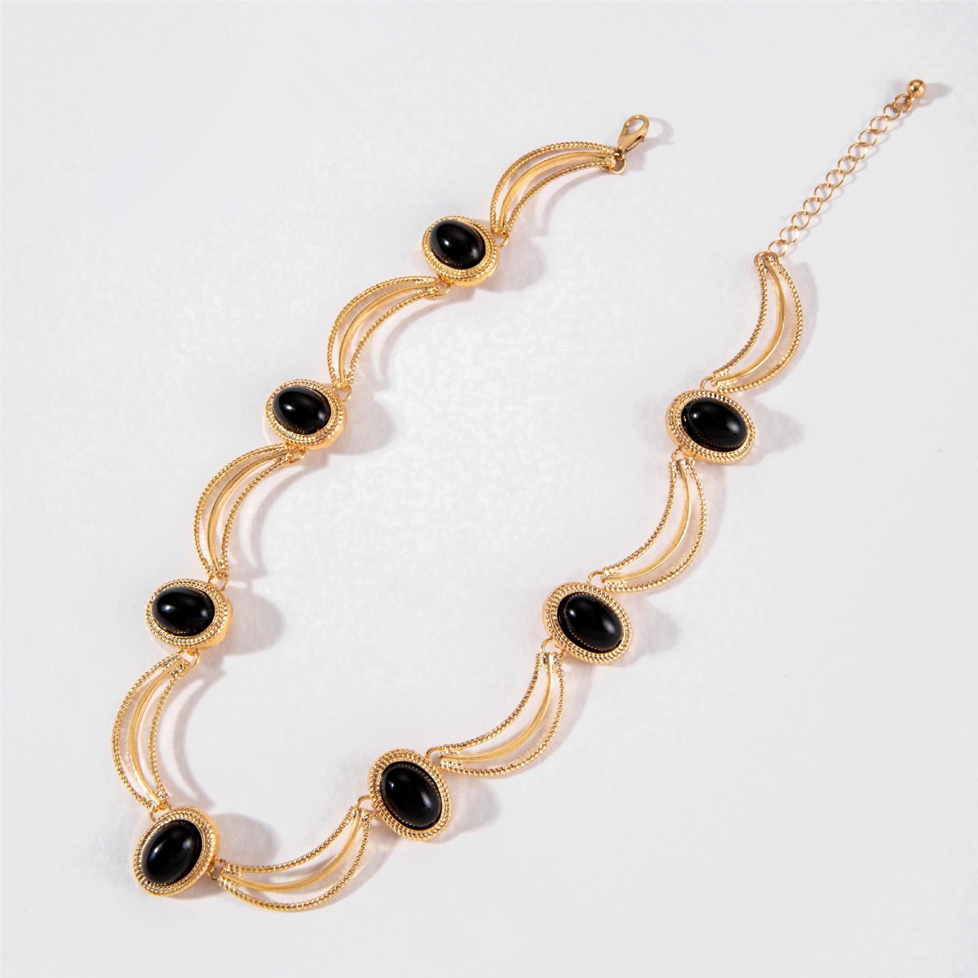 Wholesale geometric retro niche clavicle chain necklace