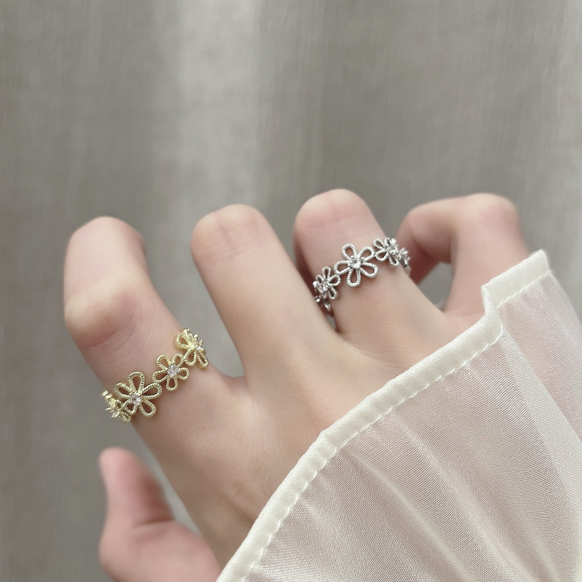 Wholesale Geometric brushed small flower  ring