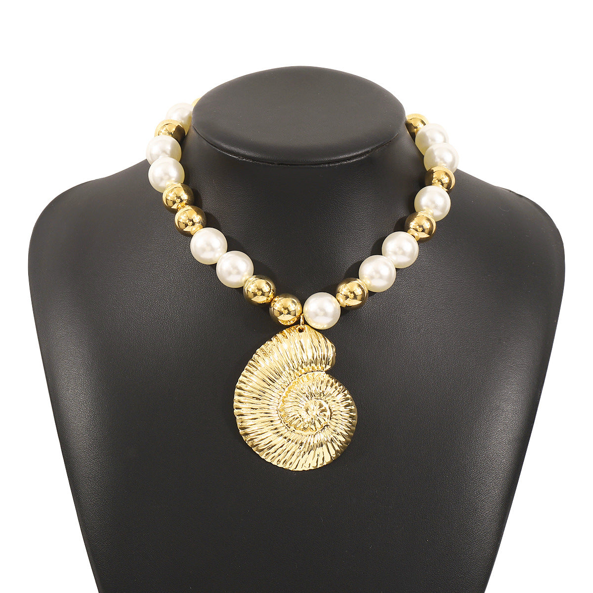 Wholesale  exaggerated hollow conch pendant necklace fashion round bead mixed color imitation pearl necklace