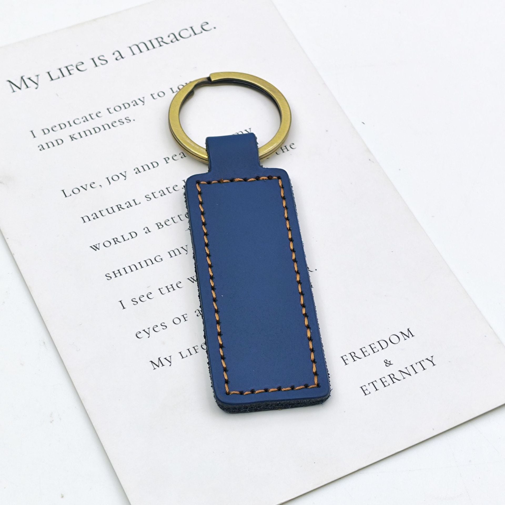 Wholesale  small gift cowhide car keychain leather pendant retro Keychains