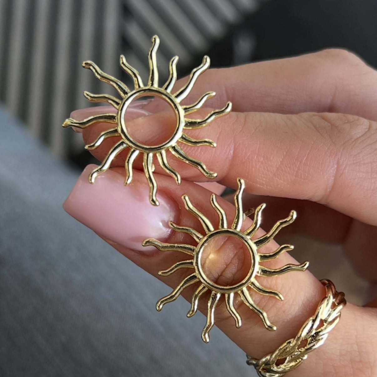 Wholesale Zinc Alloy Electroplated Sun Earrings Geometric Design Trendy Jewelry Accessory for Women