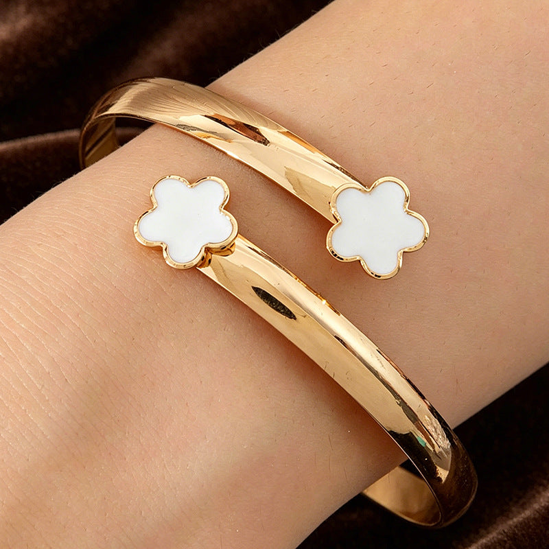 Wholesale Alloy Electroplated Rhinestone 5-Leaf Clover Chain Bracelet - Trendy Women' s Jewelry Accessory for Resale ACCVIP