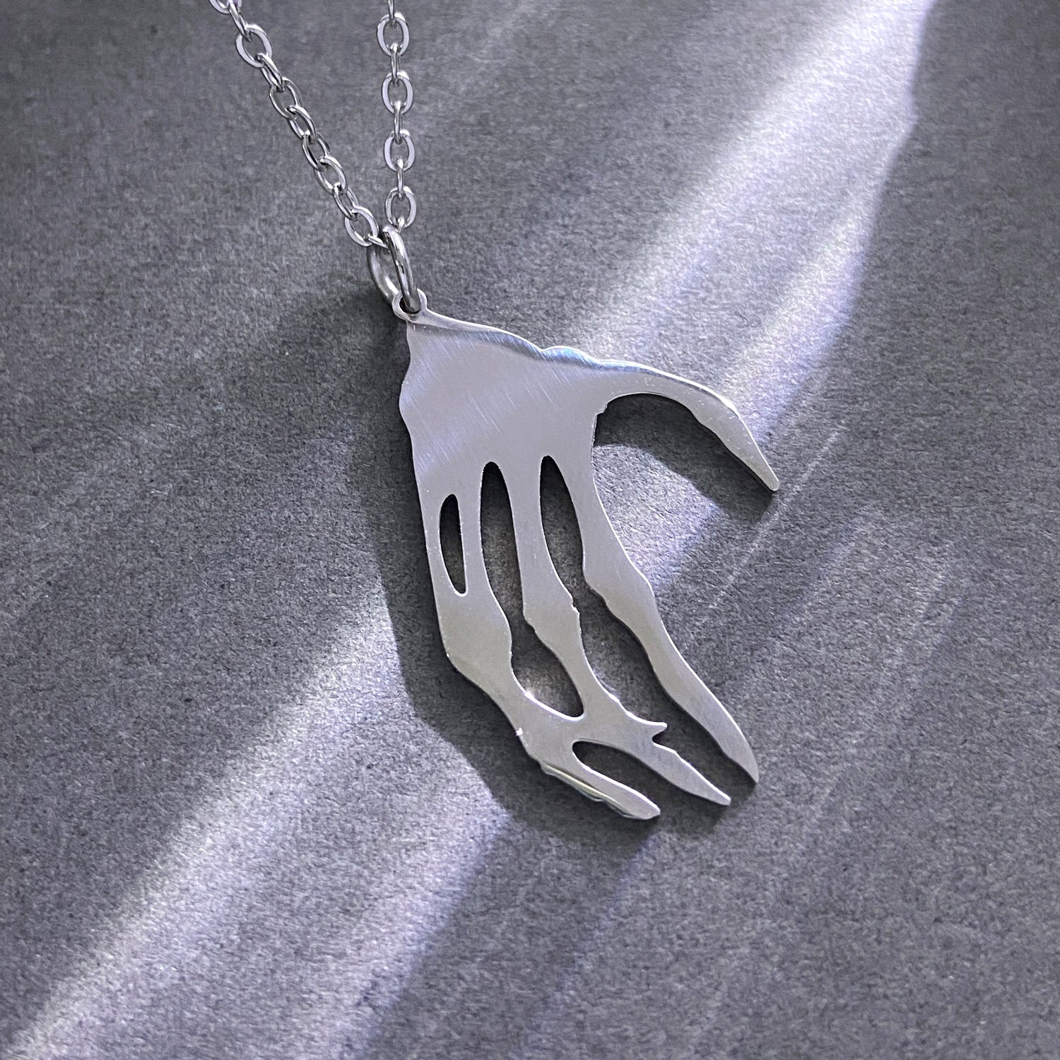 Wholesale Trendy Couple Skull Hand Heart Necklace Stainless Steel Fashion Accessory Gift for Best