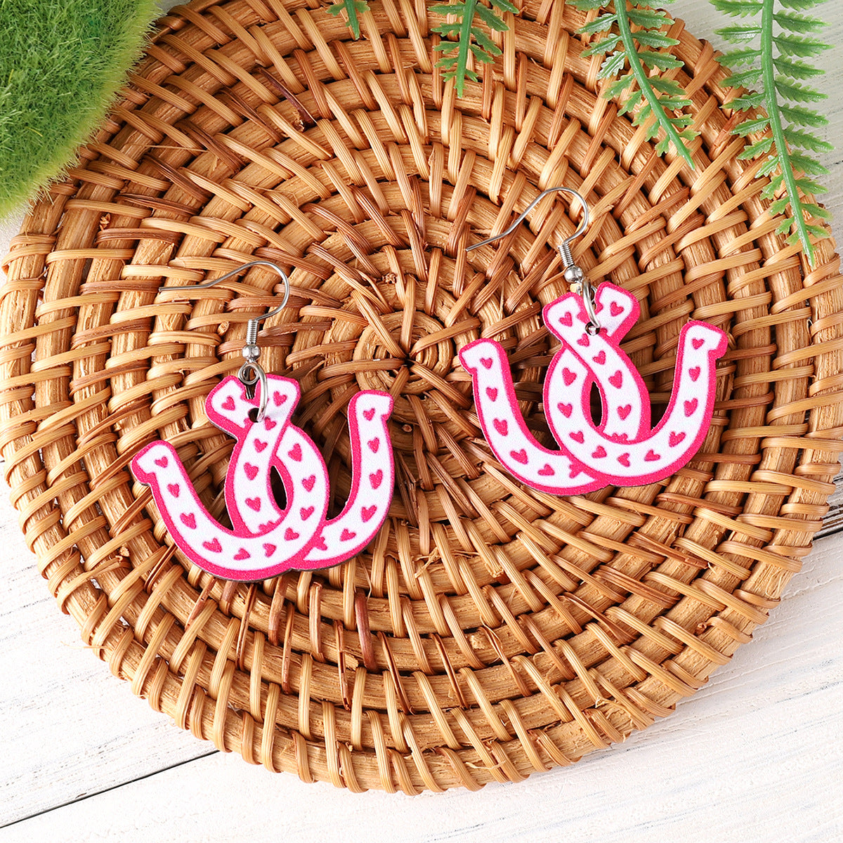 Wholesale  Western Style Y2K Pink Love Horseshoe Pendant Earrings