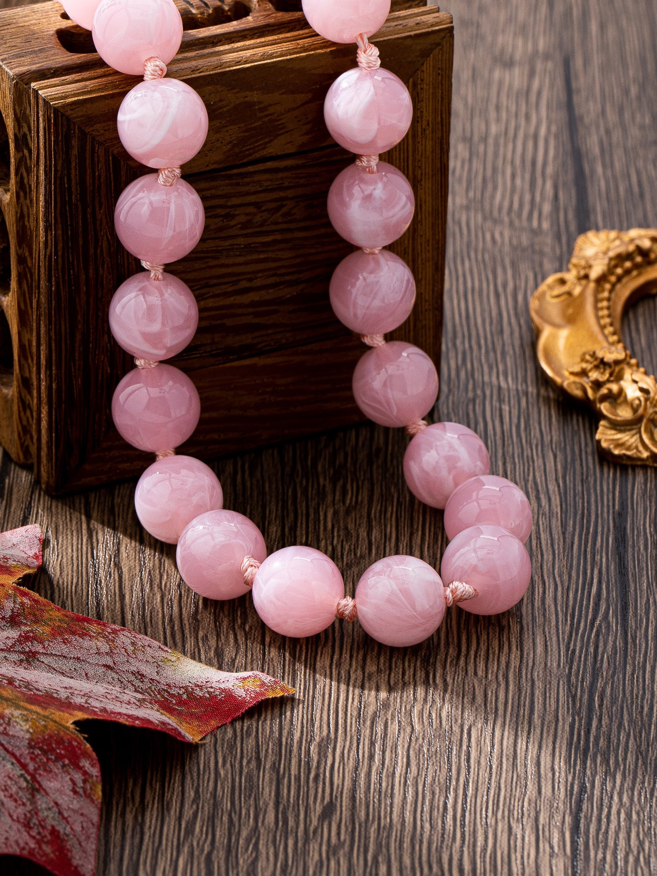 Wholesale Modern Boho Handmade Resin Cloud Bead Necklace For Women Mahogany Boutique Jewelry Accessory