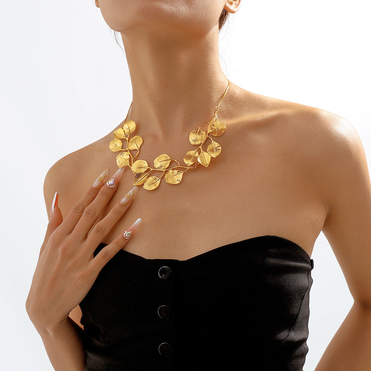 Wholesale Light Luxury Creative  Clavicle Chain Metal Leaf Necklace